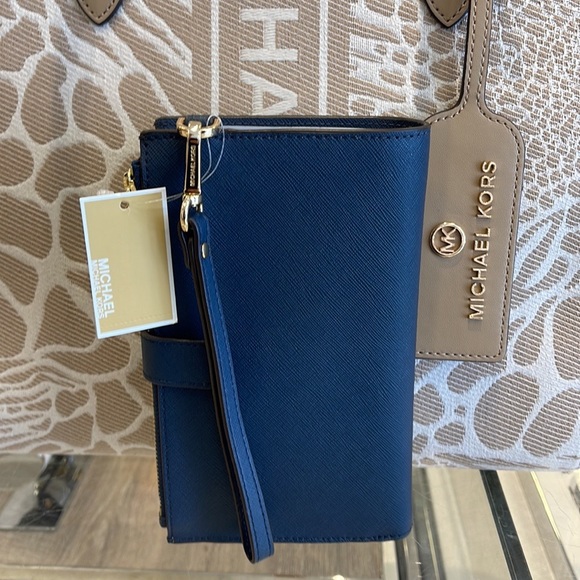 MICHAEL KORS LARGE DOUBLE ZIP WRISTLET WALLET PHONE CASE 
Navy NWT - Picture 3 of 16